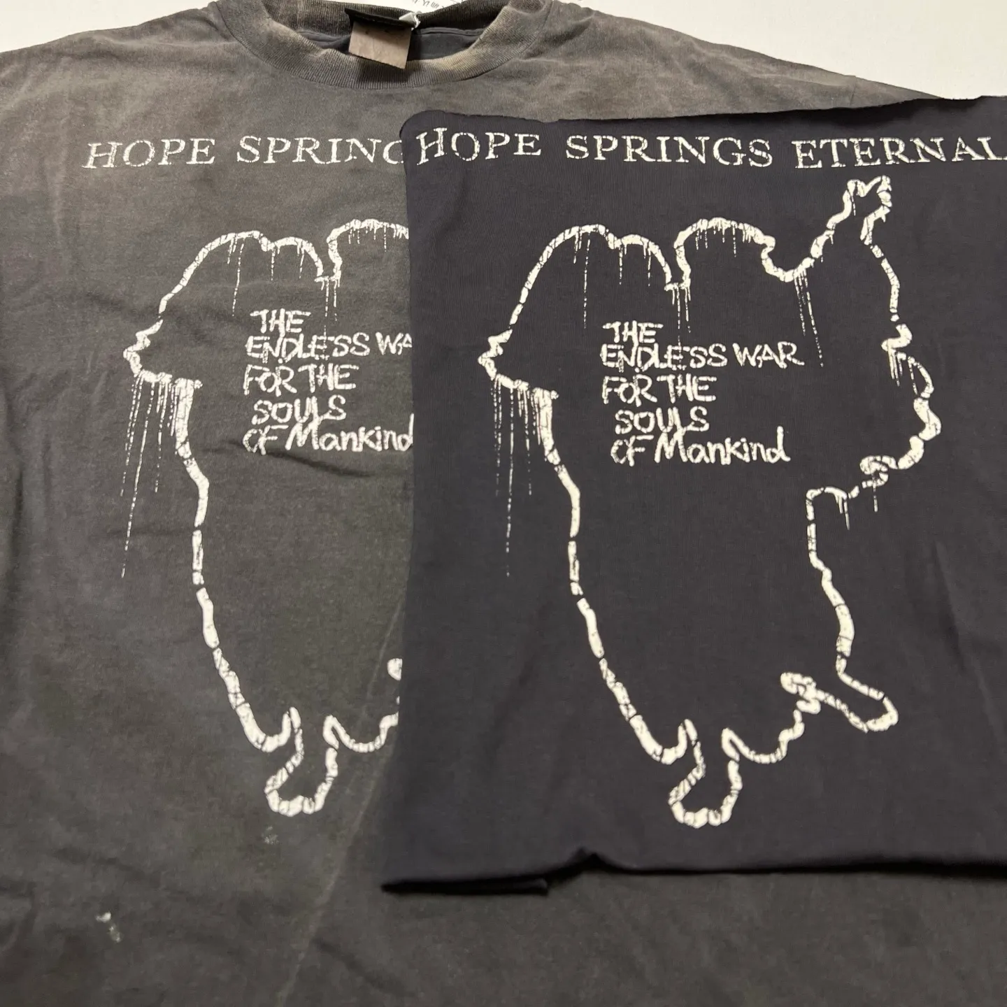 Printing and pattern comparison SAINT Mxxxxxx SS TEE/HOPE SPRING/BLK Jesus slogan retro distressed TEE Washed black S-XL Same as the original version Cylindrical side seam OE yarn fabric Garment dyeing Faded by heavy washing Bust plaster faded Correct version Matching with the original version Accessories Original level printing restoration